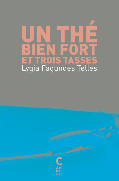 Un thé bien fort et trois tasses